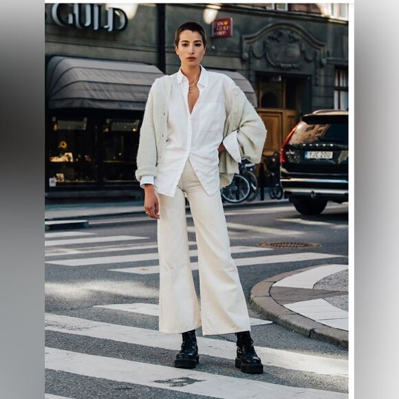 Styles in Black and White!  See at my live show. - Picture 7 of 16